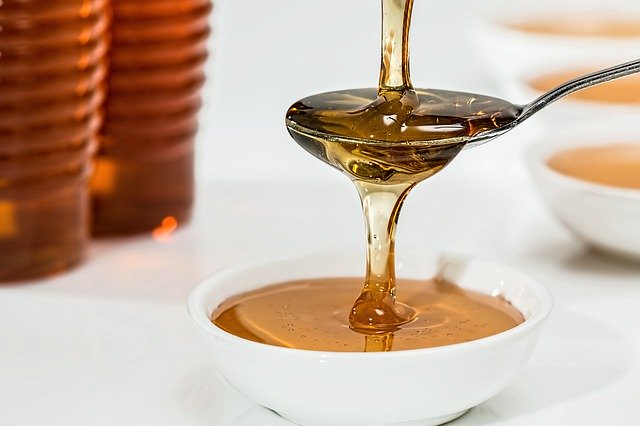 miele tra le alternative allo zucchero bianco